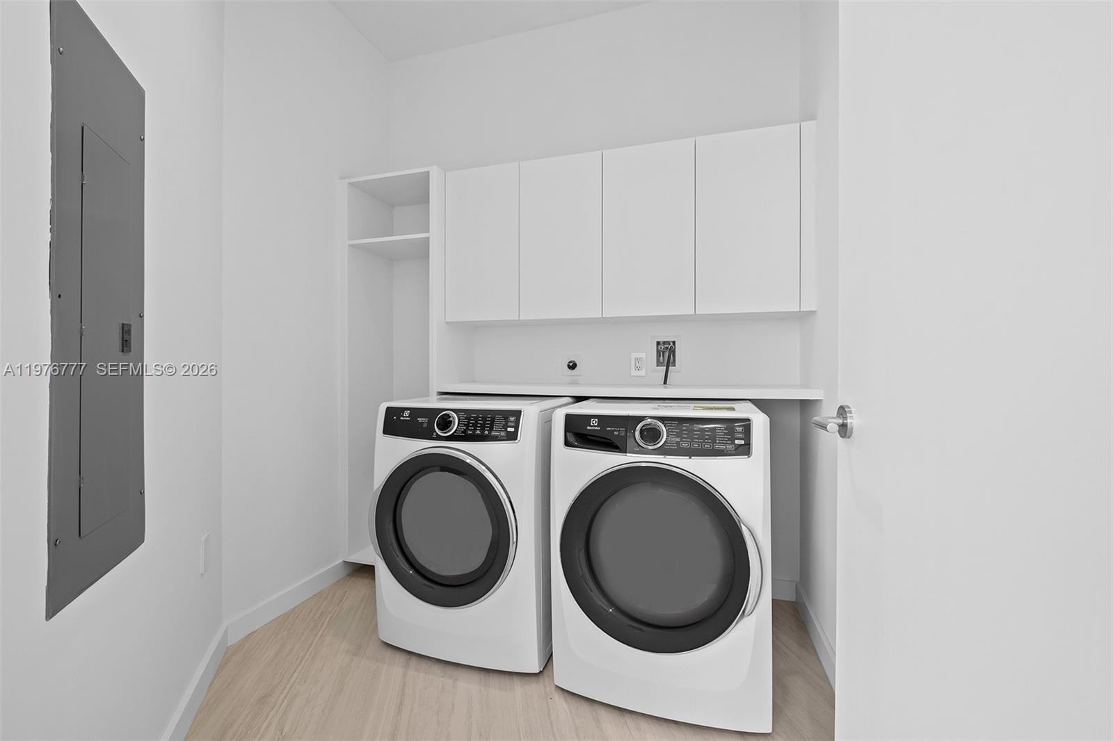 851 NE 1st Ave #PH 5700 Miami, FL 33132