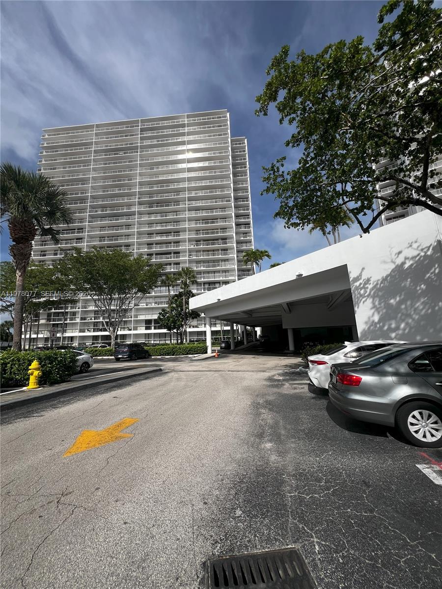 3701 N Country Clb Dr #201 Aventura, FL 33180