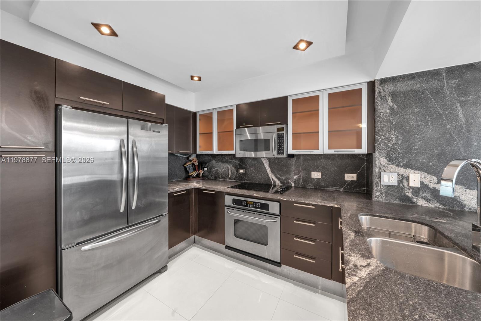 image Brickell on the River North0