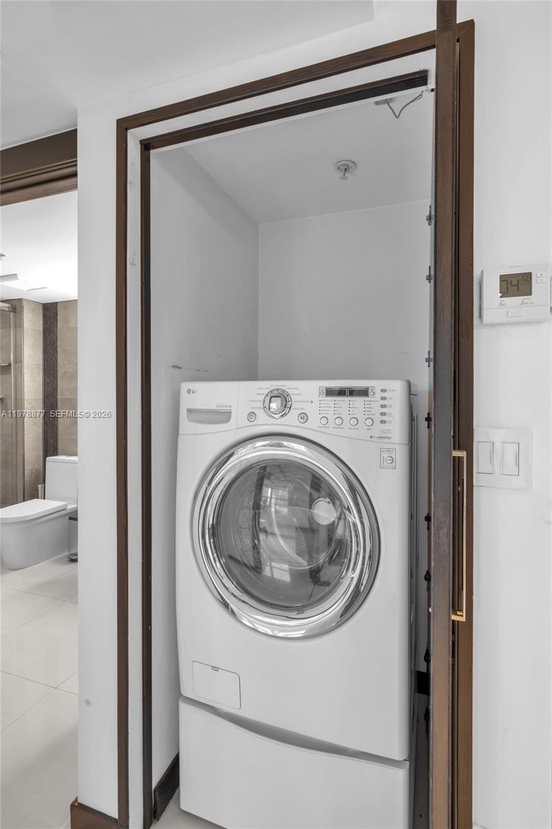 image Brickell on the River North14