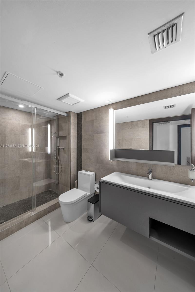 image Brickell on the River North15