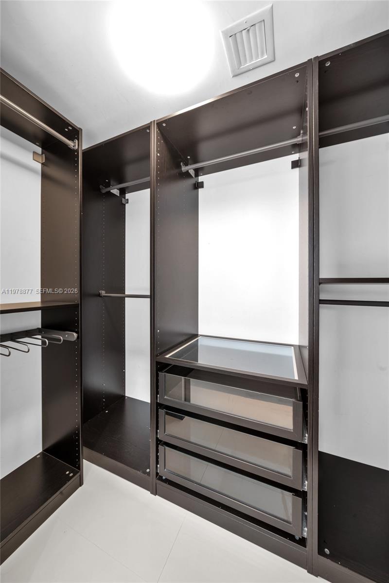 image Brickell on the River North18