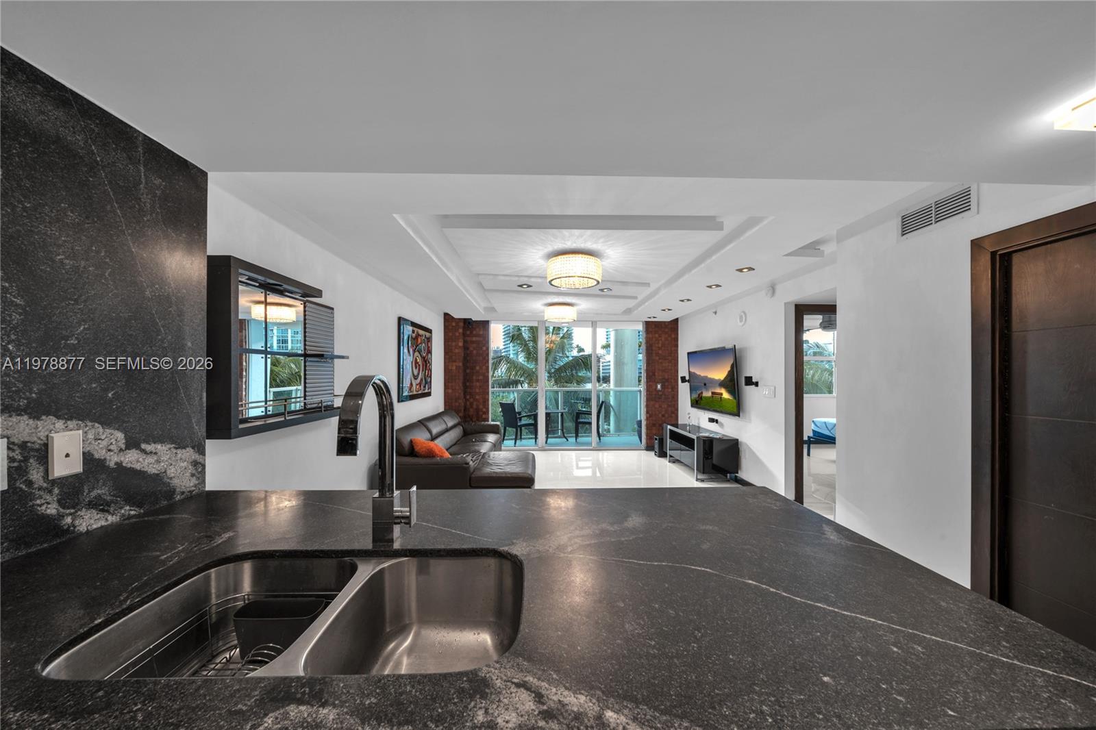 image Brickell on the River North1