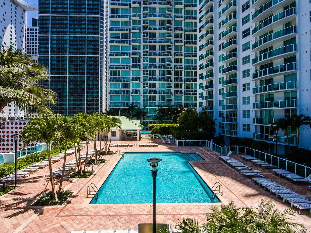 image Brickell on the River North23