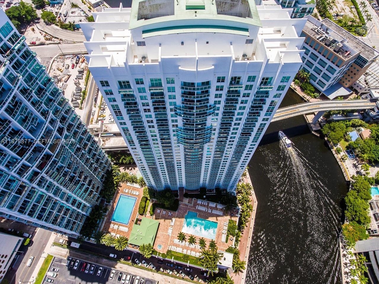 image Brickell on the River North25