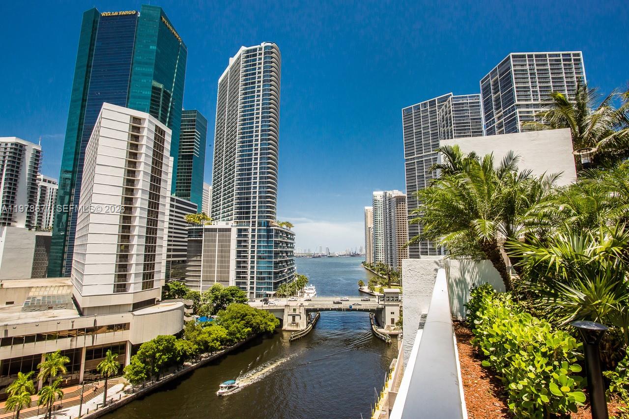 image Brickell on the River North29