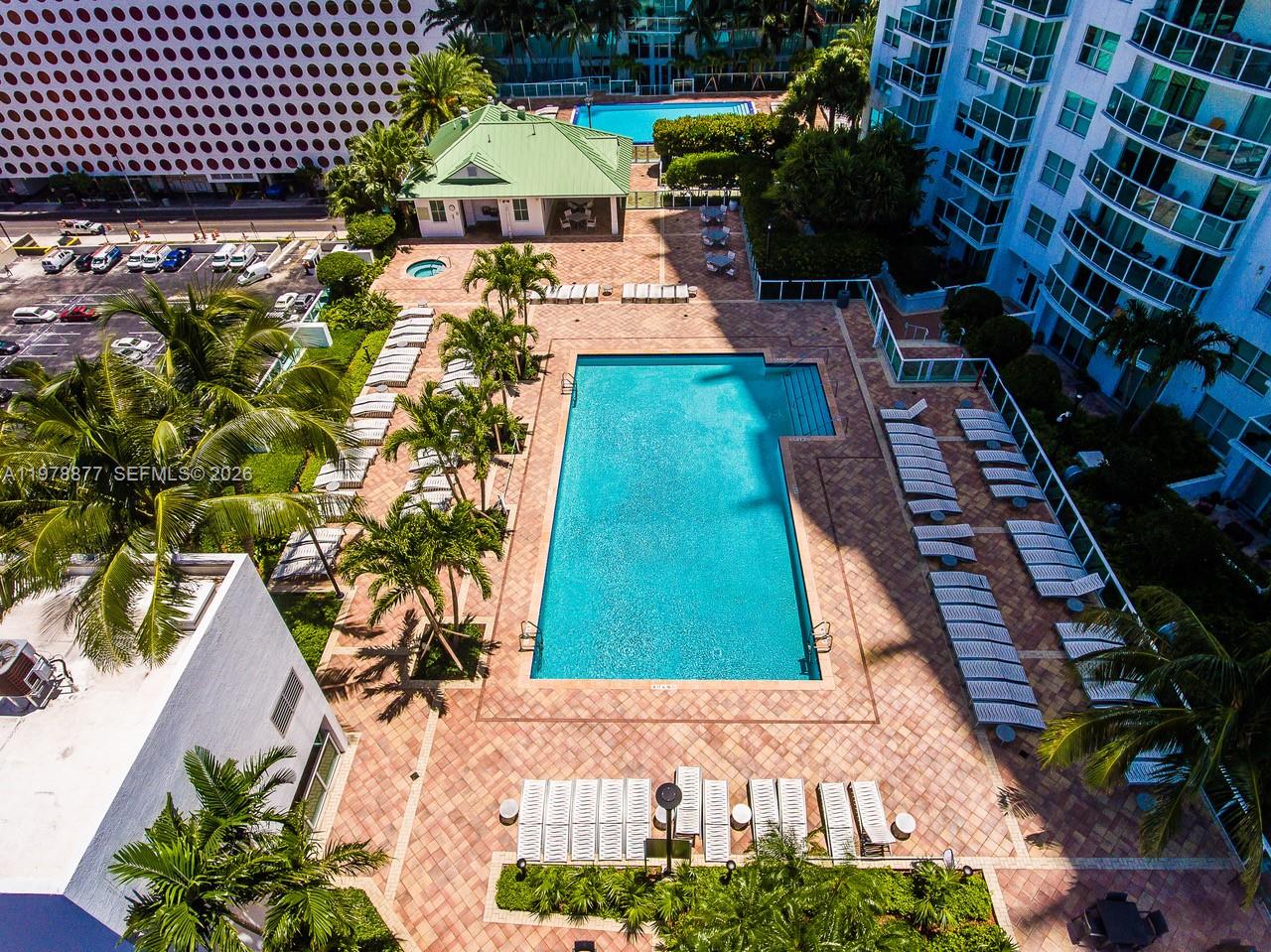 image Brickell on the River North30