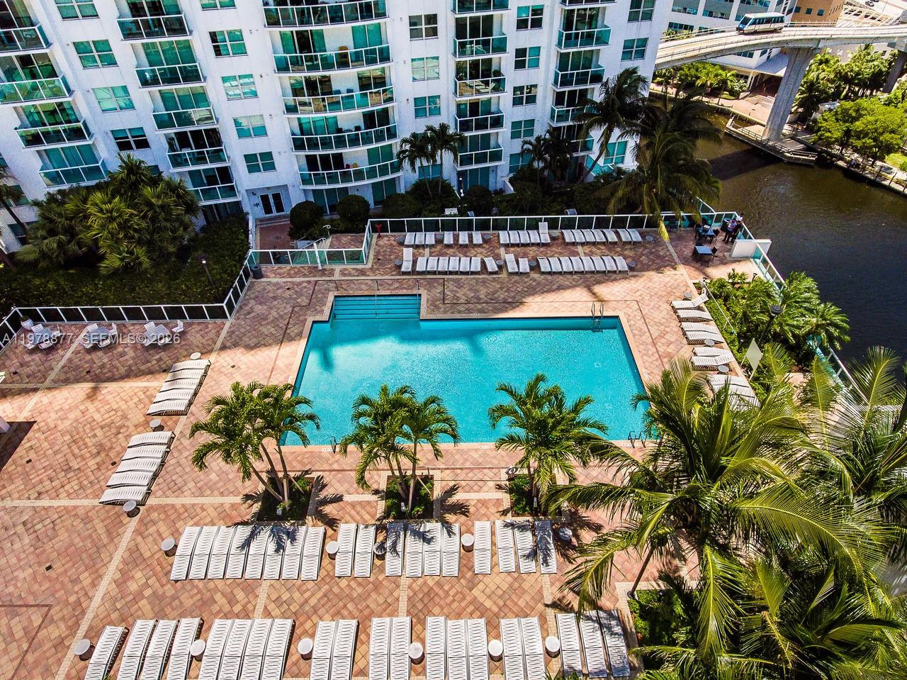 image Brickell on the River North31