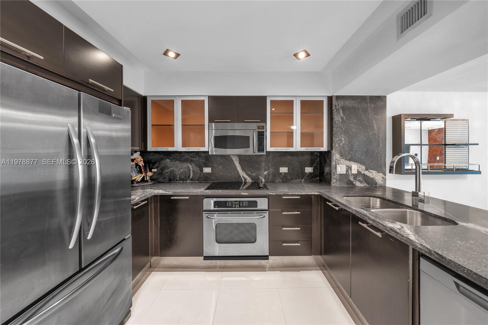 image Brickell on the River North3