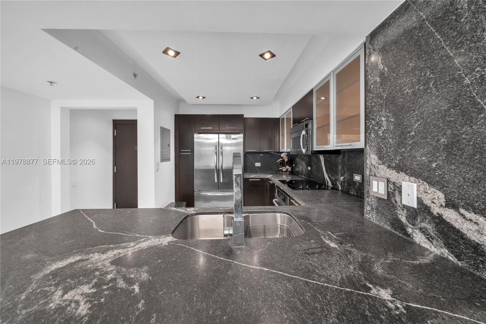 image Brickell on the River North5