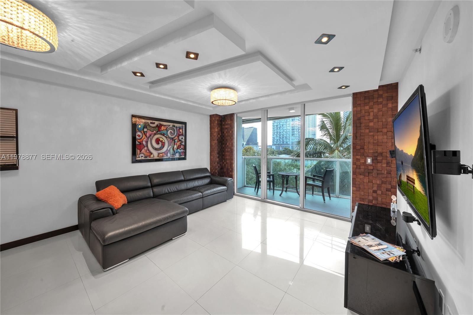 image Brickell on the River North8