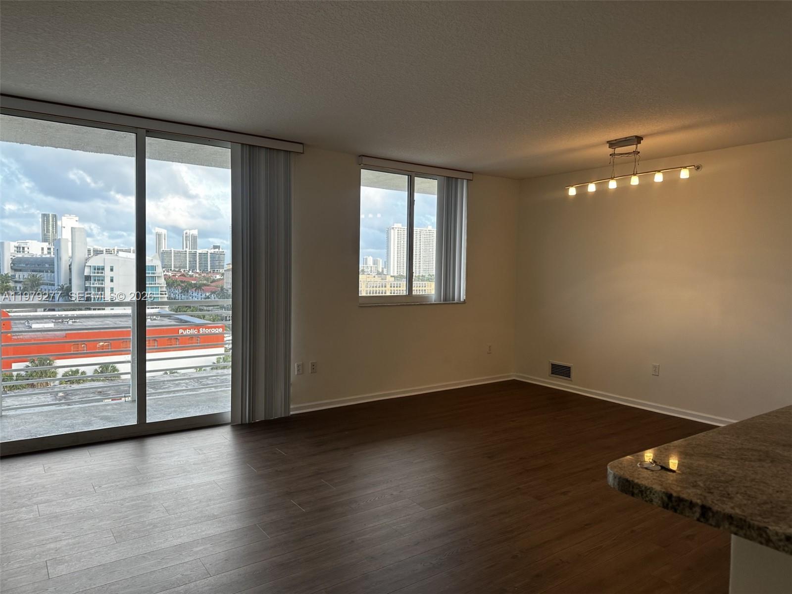 image The Venture at Aventura5