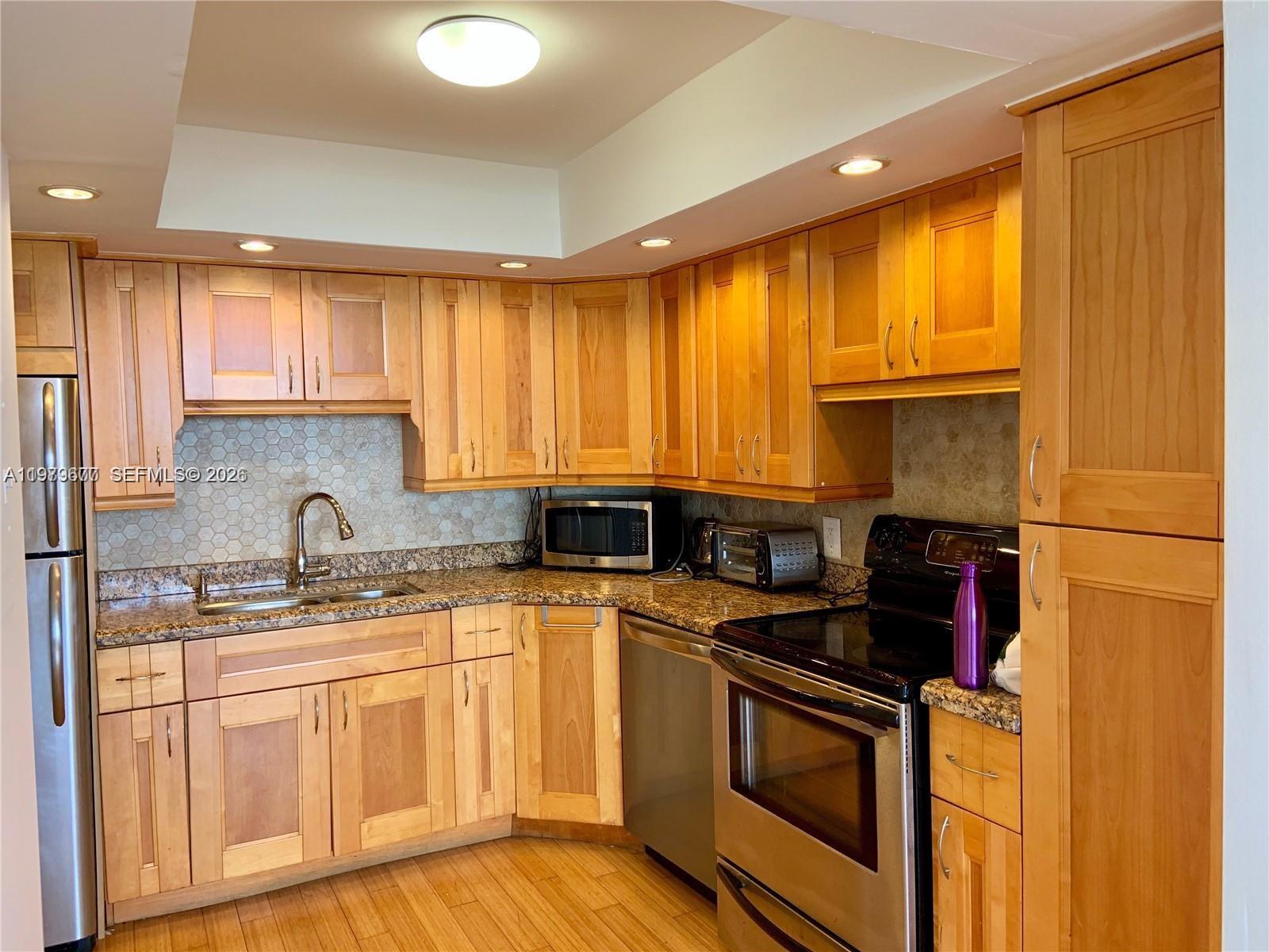 2025 NE 164th St #1015