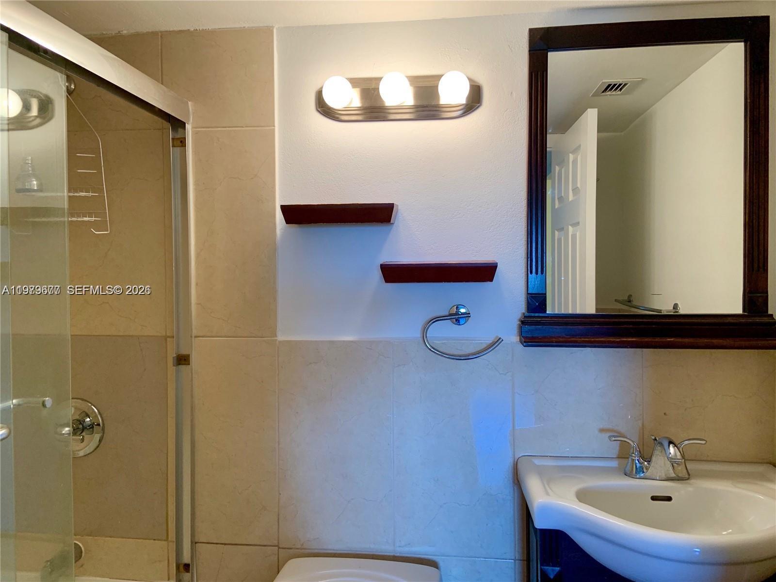 2025 NE 164th St #1015 North Miami Beach, FL 33162