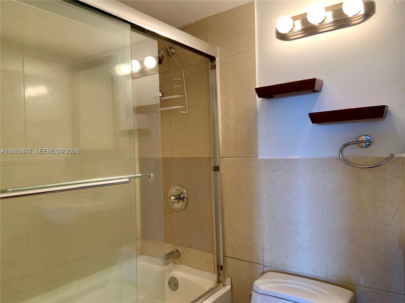 2025 NE 164th St #1015 North Miami Beach, FL 33162