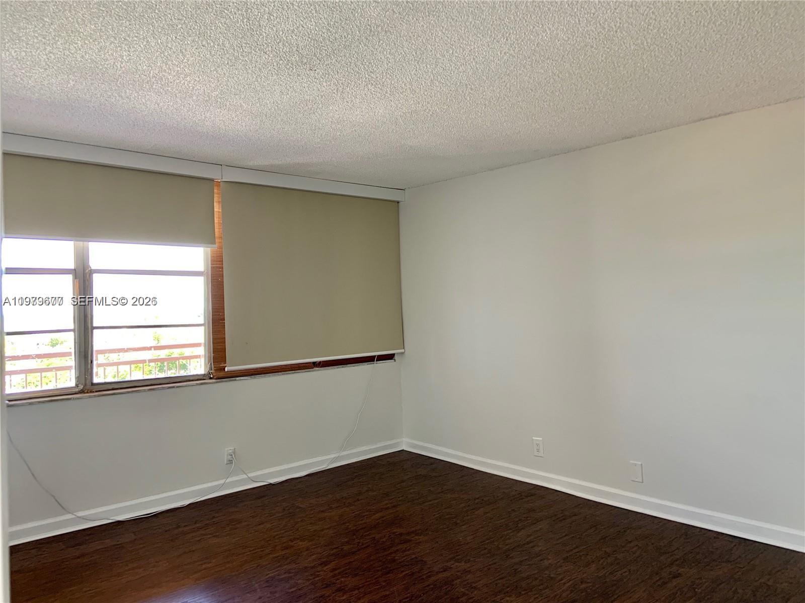 2025 NE 164th St #1015 North Miami Beach, FL 33162