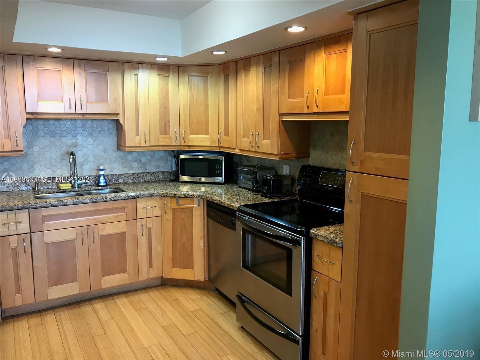 2025 NE 164th St #1015 North Miami Beach, FL 33162