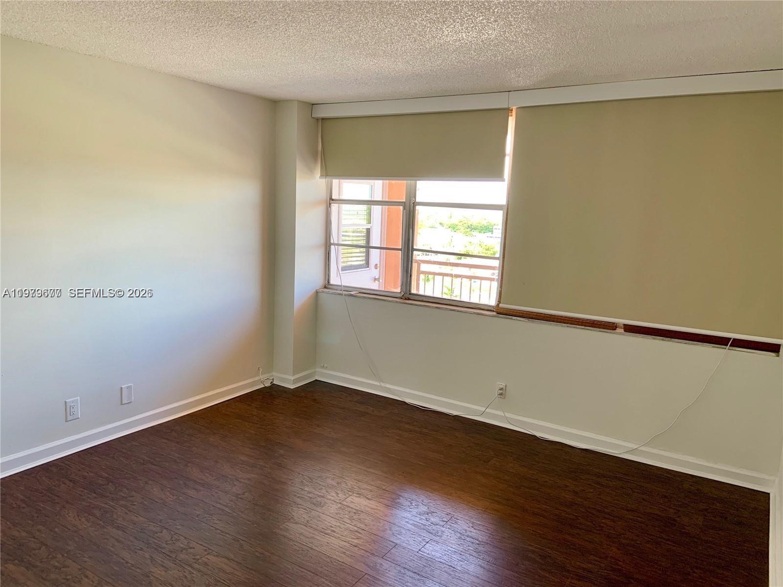 2025 NE 164th St #1015 North Miami Beach, FL 33162