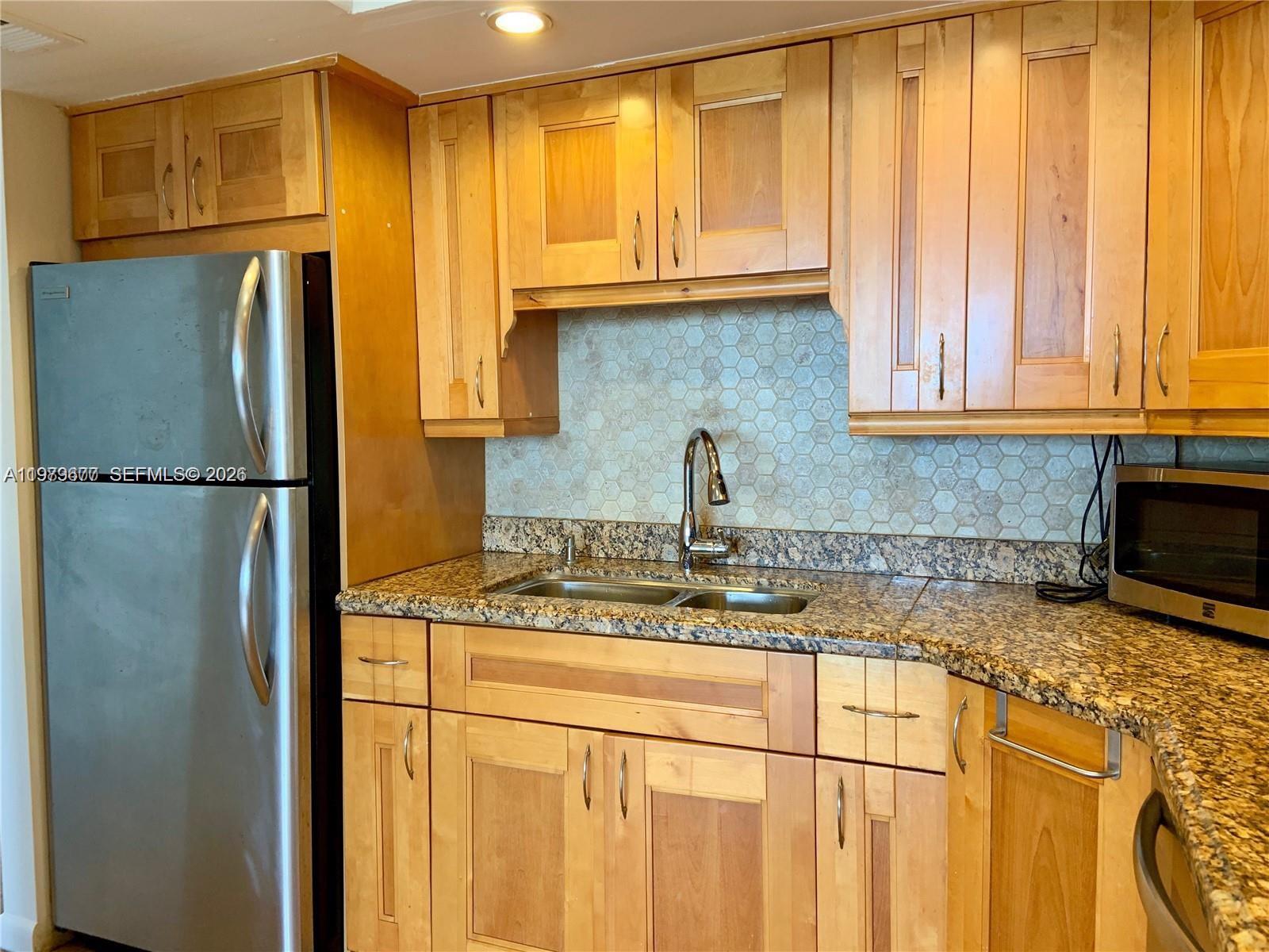 2025 NE 164th St #1015 North Miami Beach, FL 33162