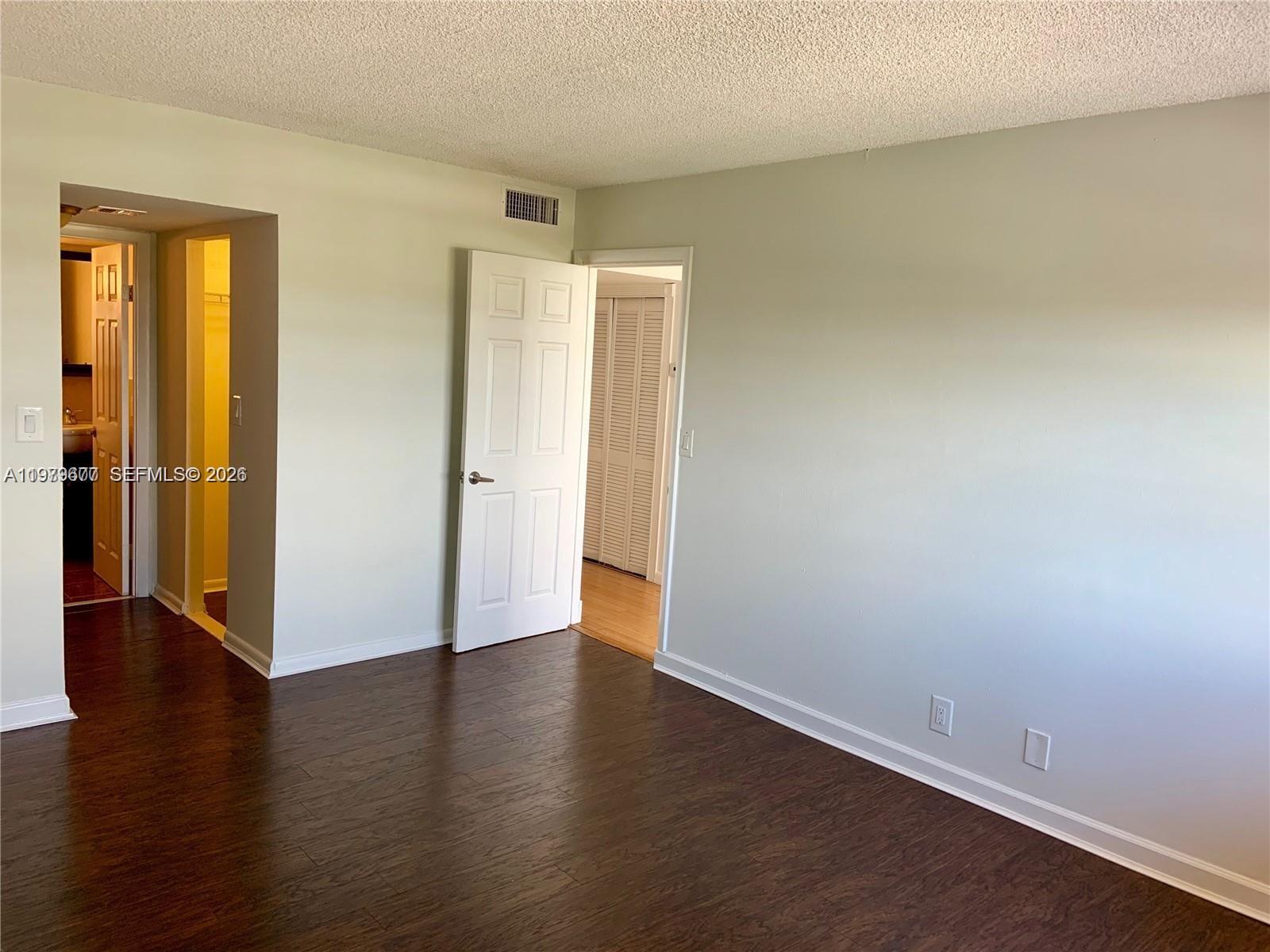 2025 NE 164th St #1015 North Miami Beach, FL 33162