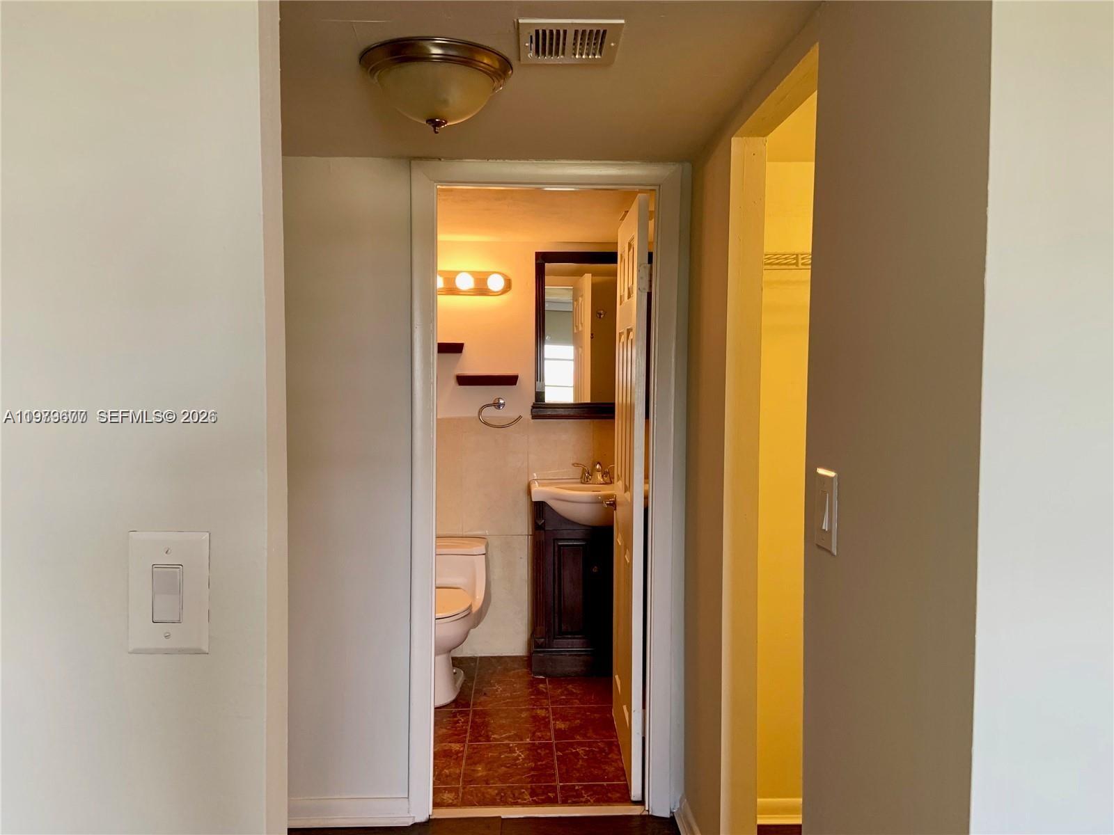 2025 NE 164th St #1015 North Miami Beach, FL 33162