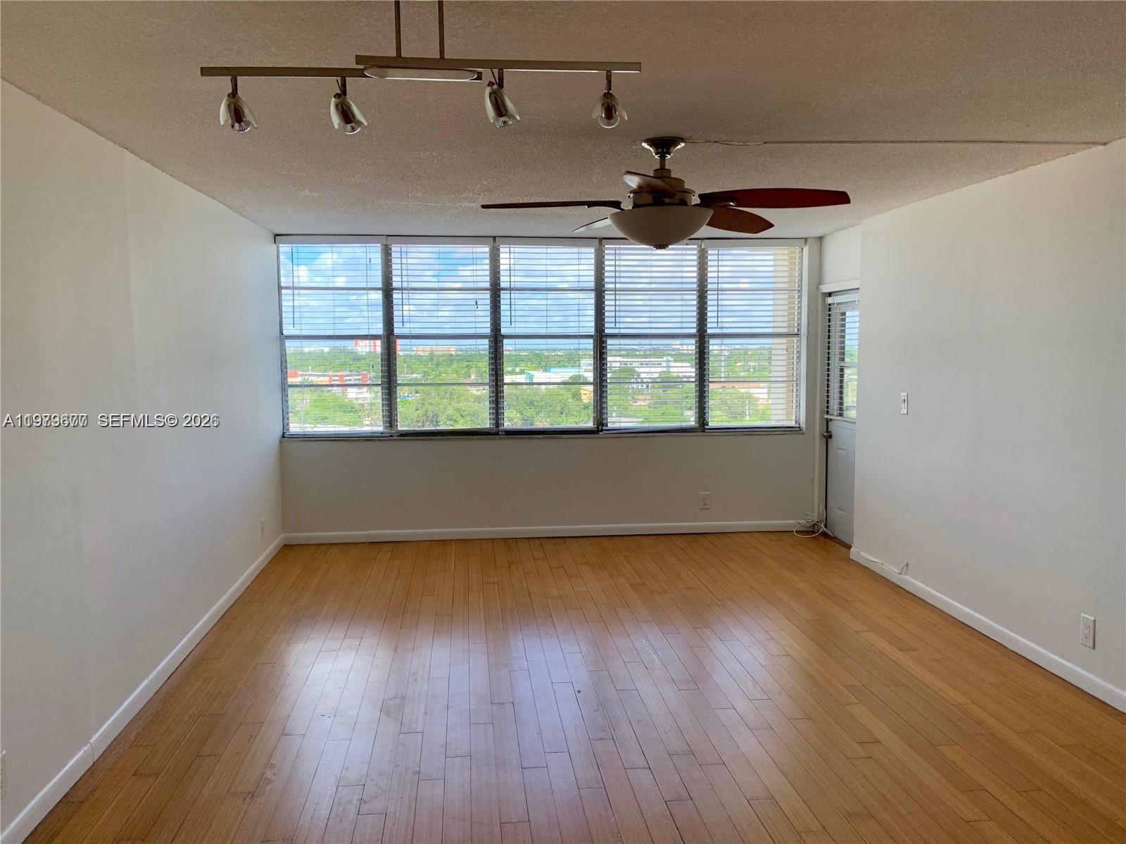 2025 NE 164th St #1015 North Miami Beach, FL 33162