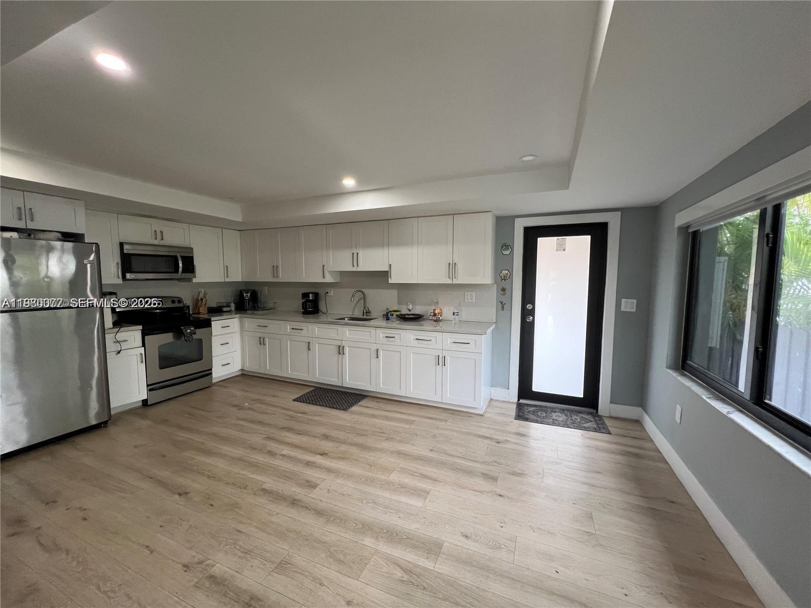 860 NW 18th Pl Miami, FL 33125