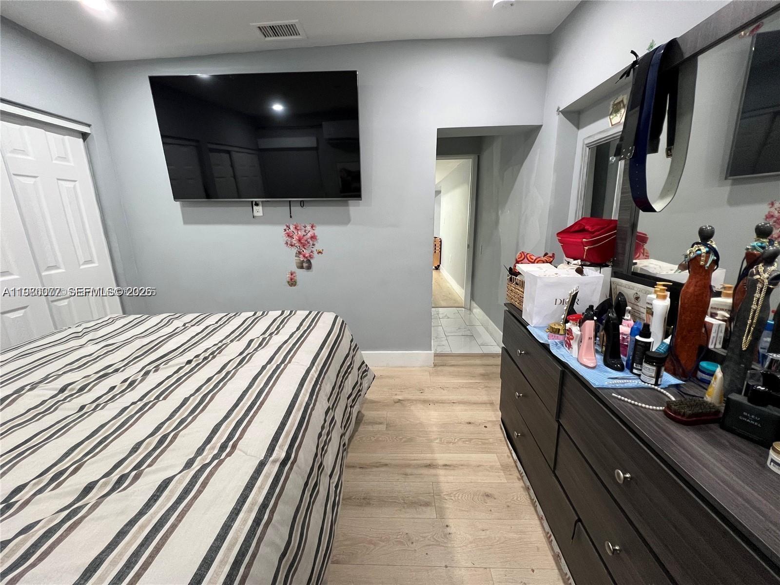 860 NW 18th Pl Miami, FL 33125