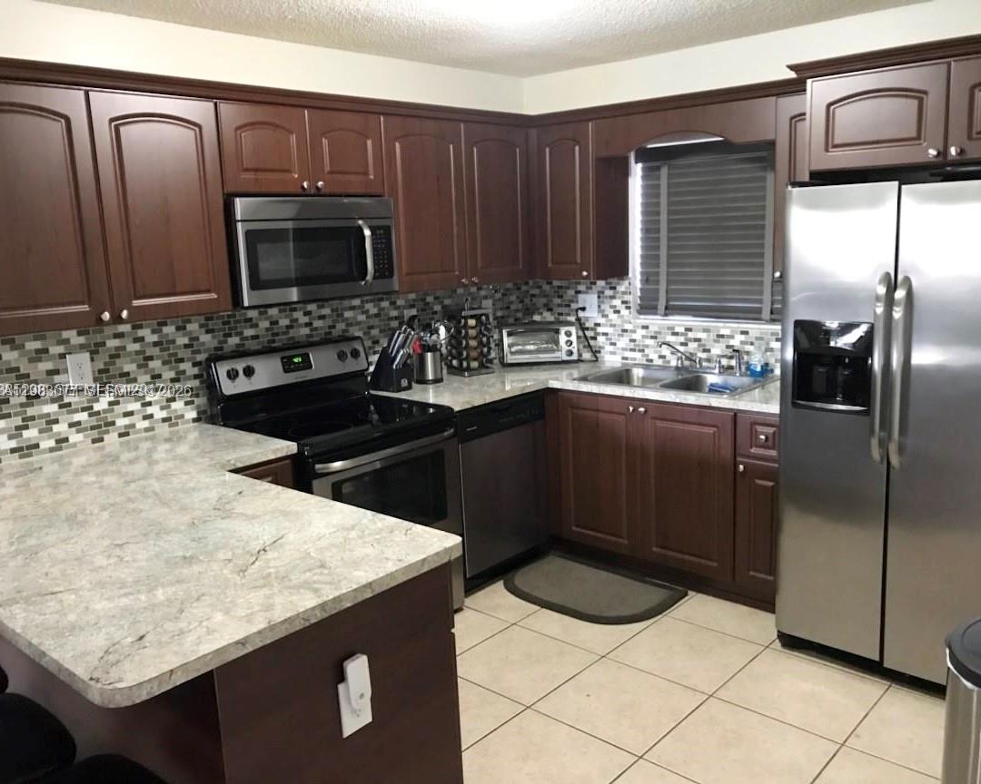 15302 SW 180th Ter Miami, FL 33187