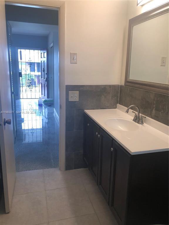 1050 Atlantic Shores Blvd #211 Hallandale Beach, FL 33009