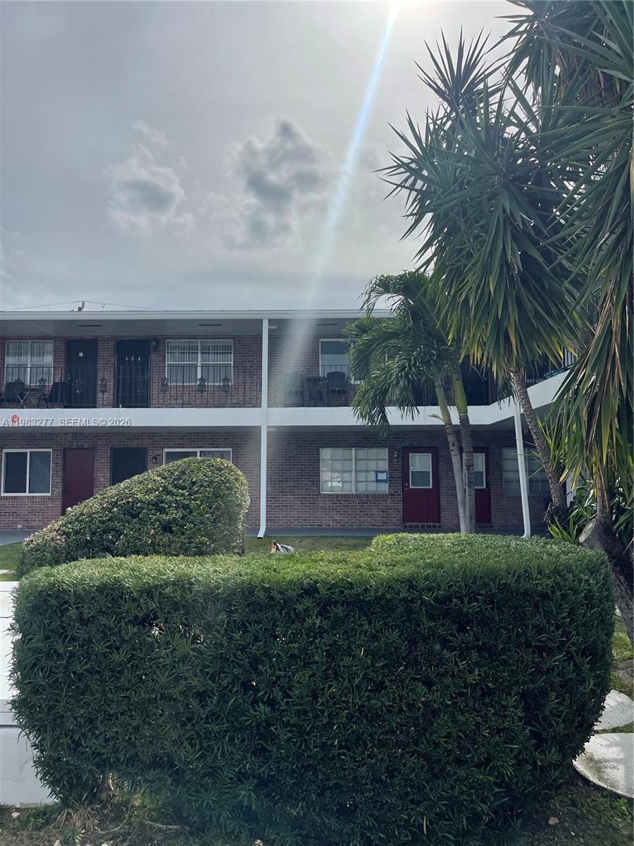 1050 Atlantic Shores Blvd #211 Hallandale Beach, FL 33009