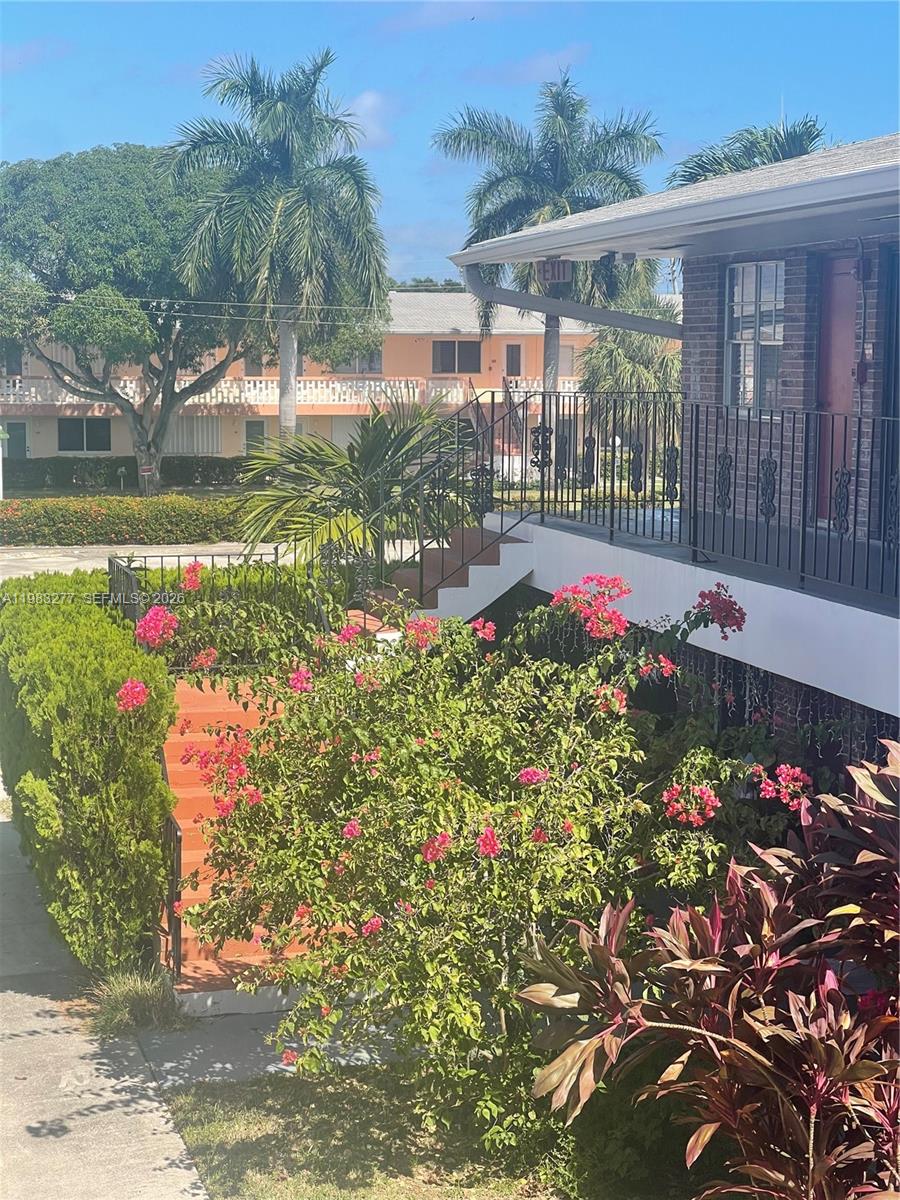 1050 Atlantic Shores Blvd #211 Hallandale Beach, FL 33009