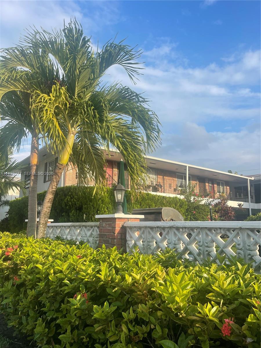 1050 Atlantic Shores Blvd #211 Hallandale Beach, FL 33009