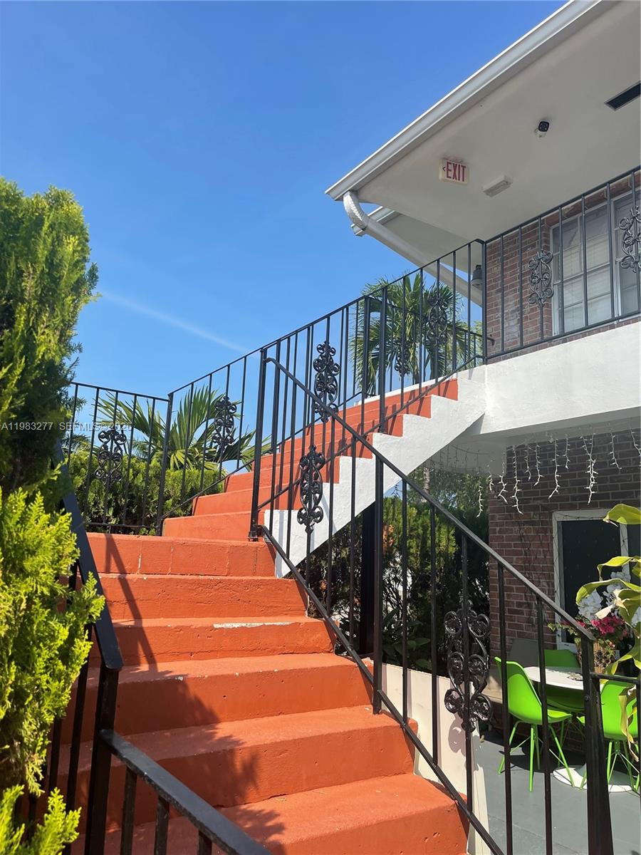 1050 Atlantic Shores Blvd #211 Hallandale Beach, FL 33009