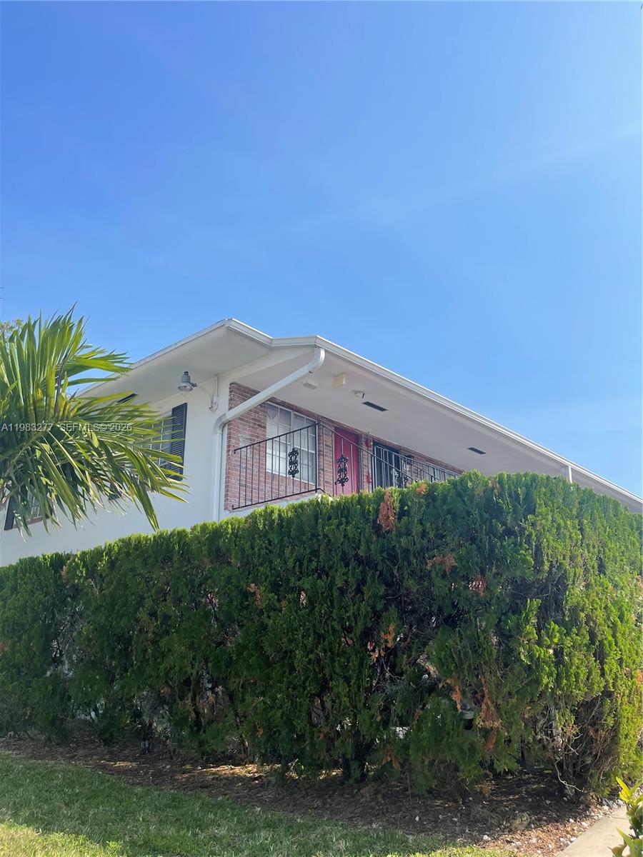 1050 Atlantic Shores Blvd #211 Hallandale Beach, FL 33009