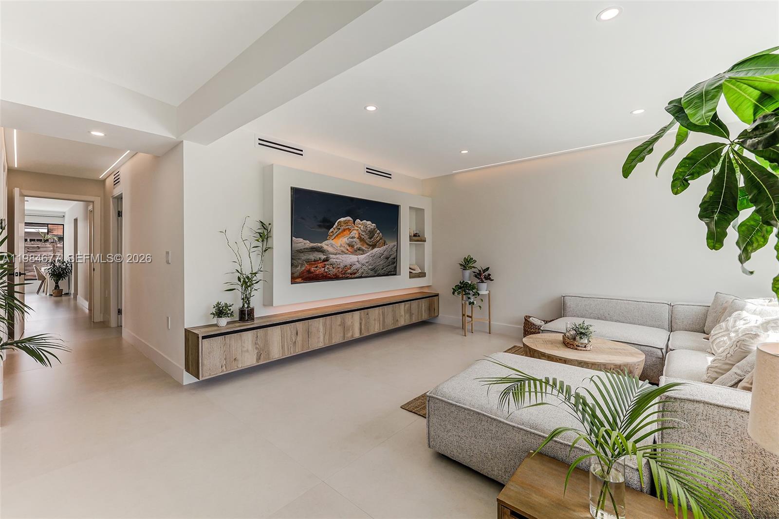 905 Fairway Dr Miami Beach, FL 33141