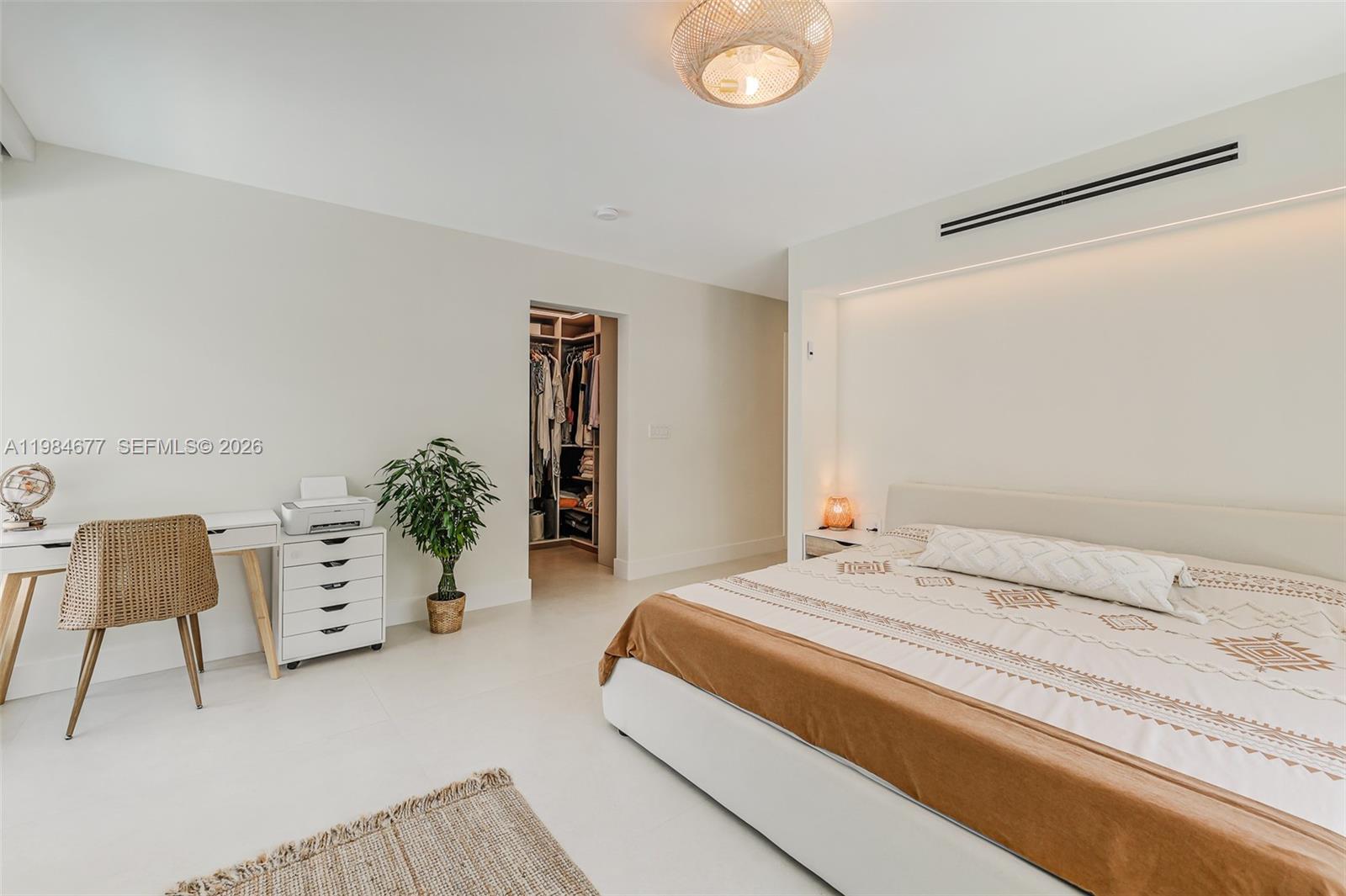 905 Fairway Dr Miami Beach, FL 33141