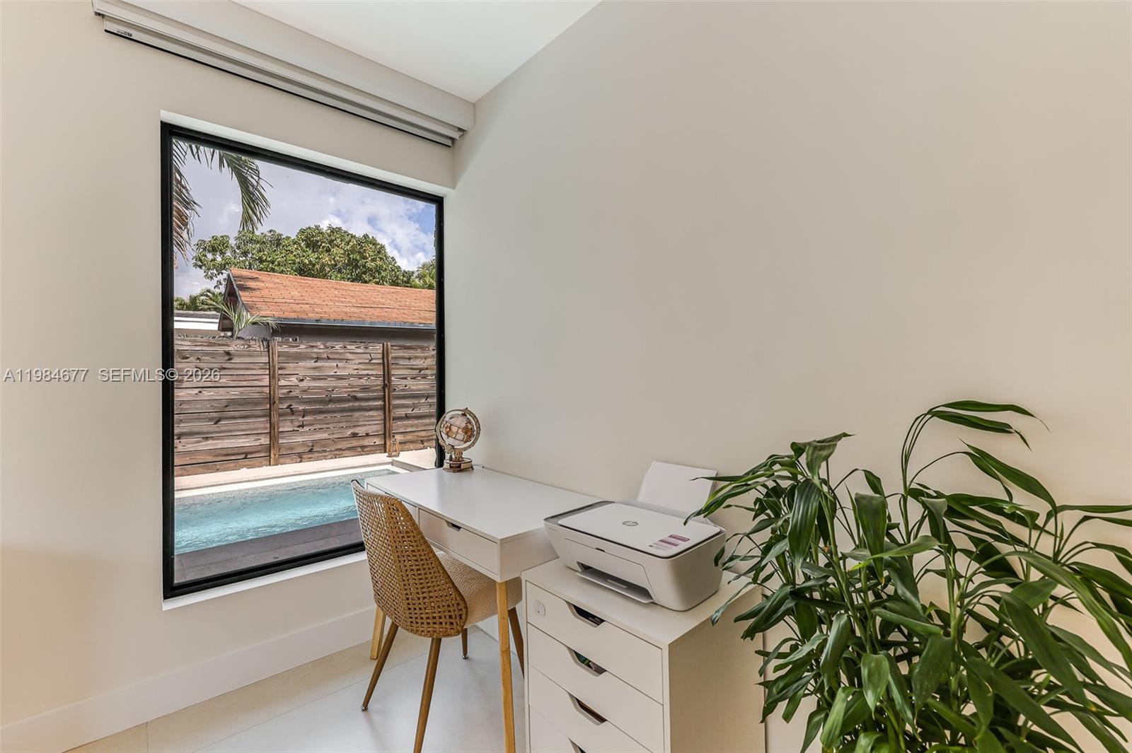 905 Fairway Dr Miami Beach, FL 33141