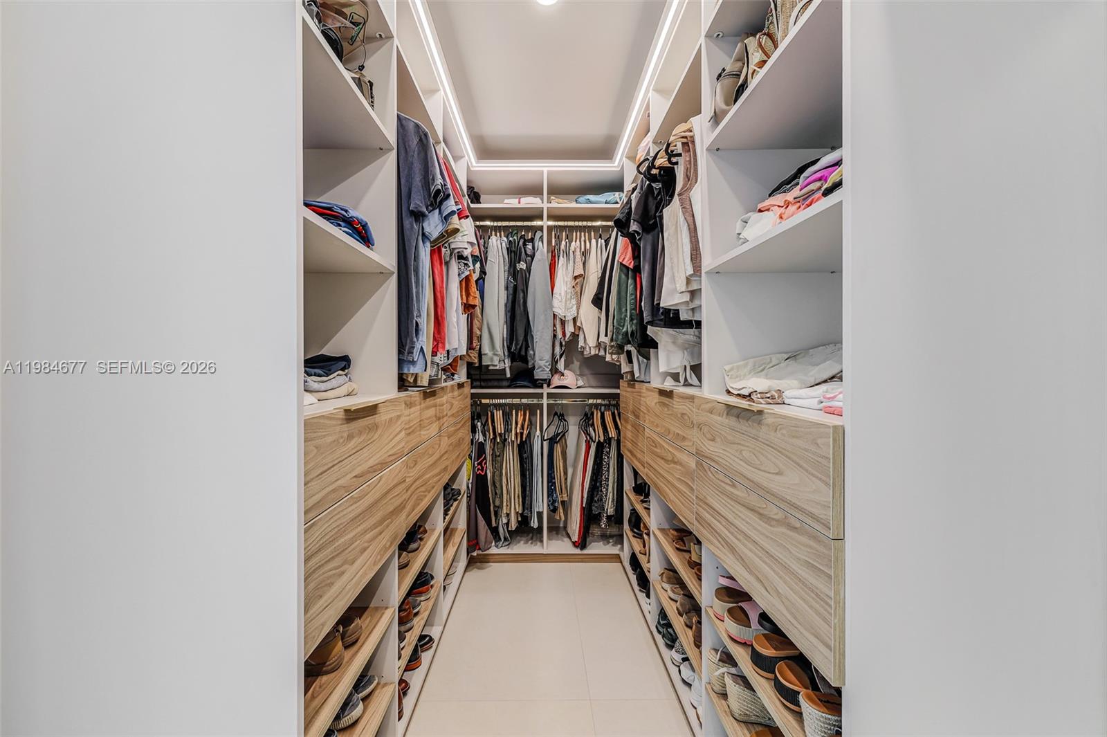 905 Fairway Dr Miami Beach, FL 33141