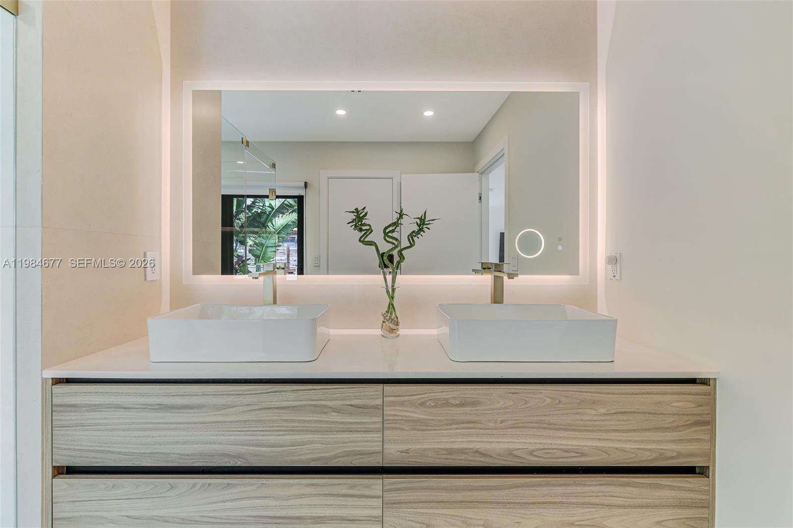 905 Fairway Dr Miami Beach, FL 33141