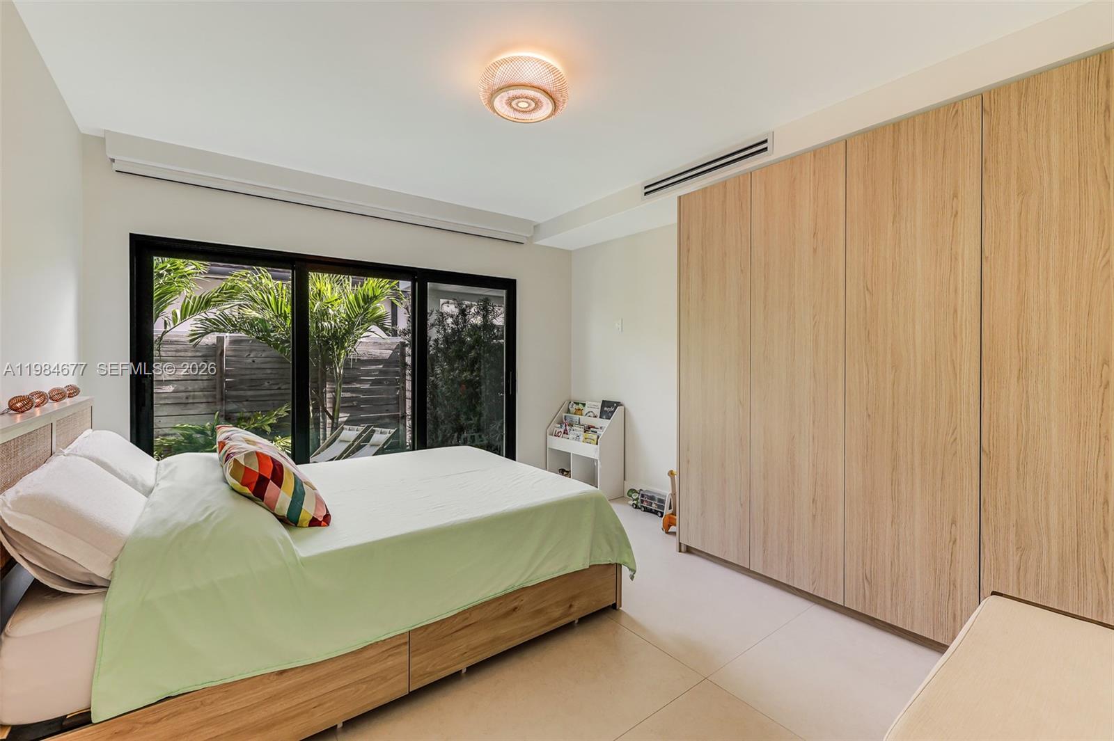 905 Fairway Dr Miami Beach, FL 33141