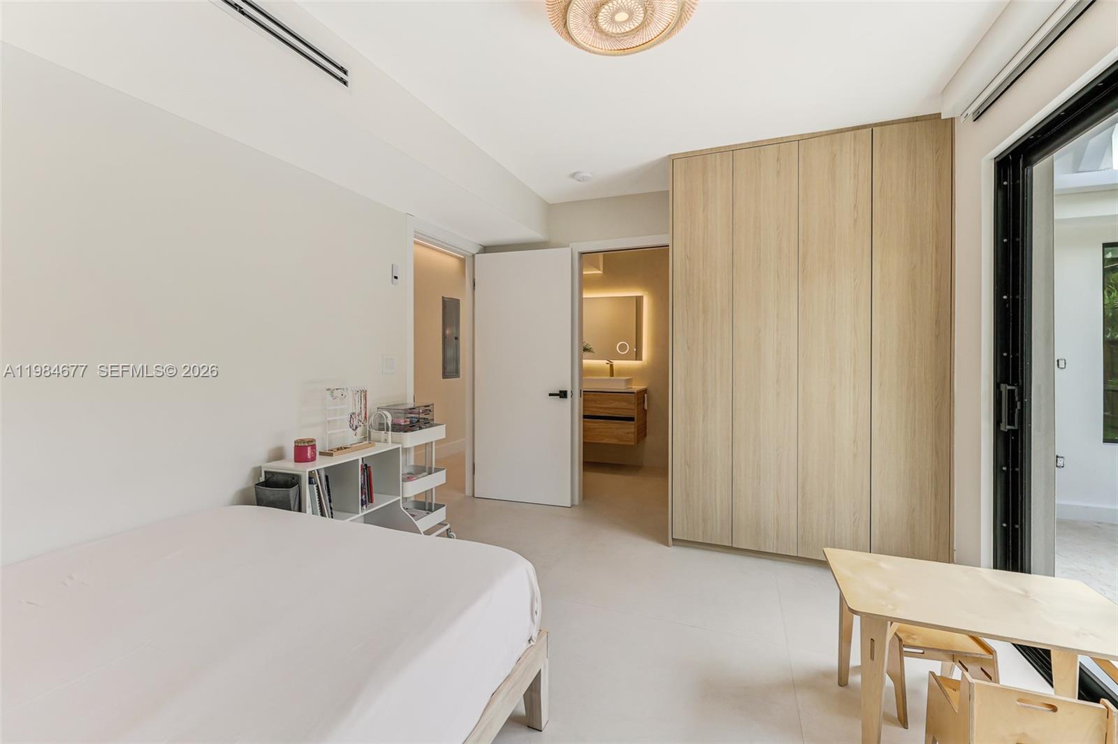 905 Fairway Dr Miami Beach, FL 33141