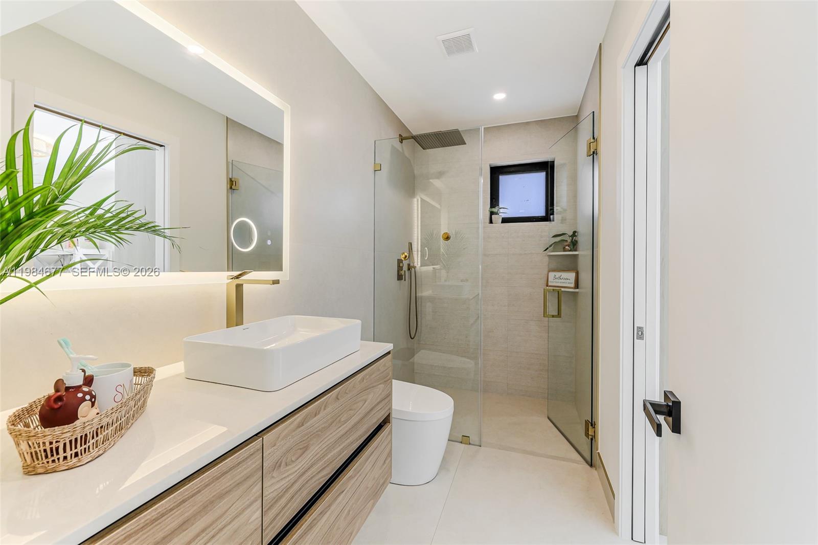 905 Fairway Dr Miami Beach, FL 33141