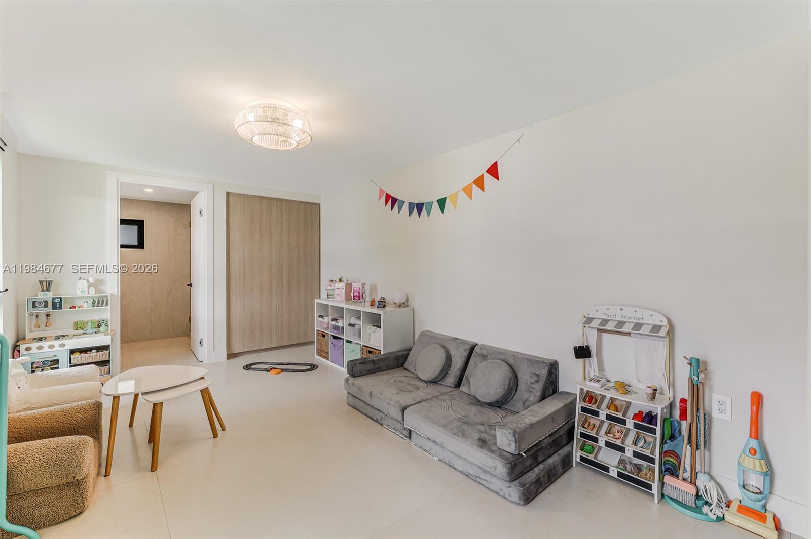 905 Fairway Dr Miami Beach, FL 33141