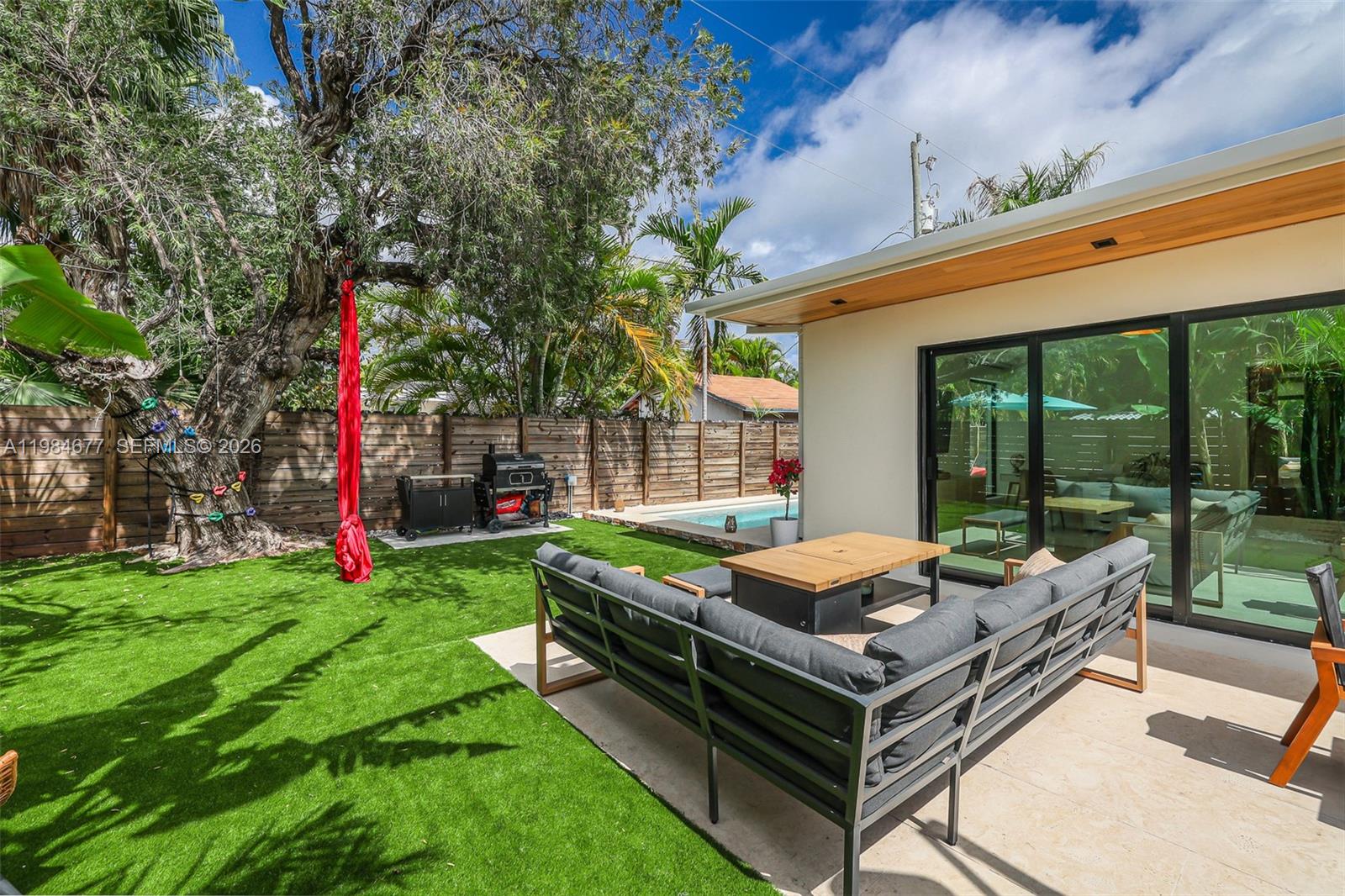 905 Fairway Dr Miami Beach, FL 33141