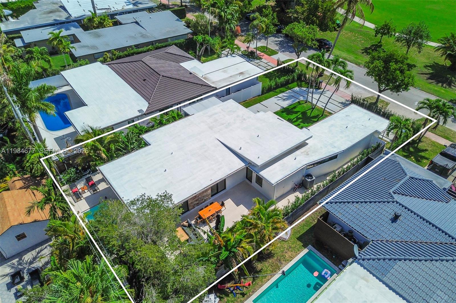 905 Fairway Dr Miami Beach, FL 33141