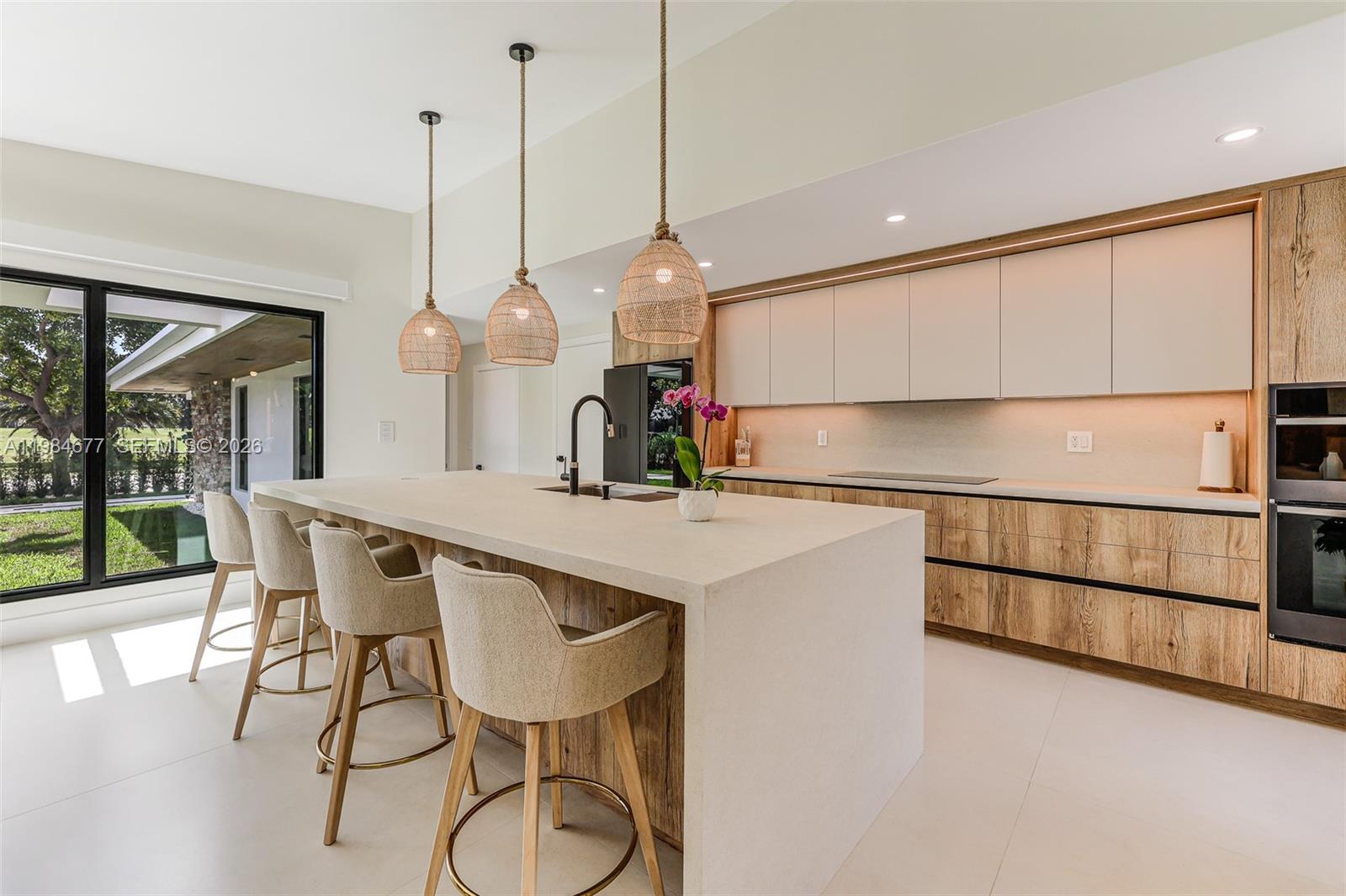 905 Fairway Dr Miami Beach, FL 33141