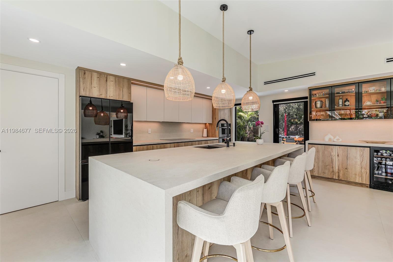 905 Fairway Dr Miami Beach, FL 33141