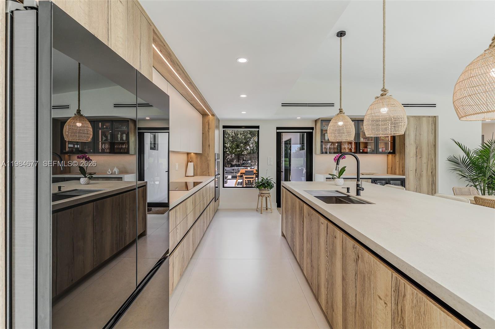 905 Fairway Dr Miami Beach, FL 33141