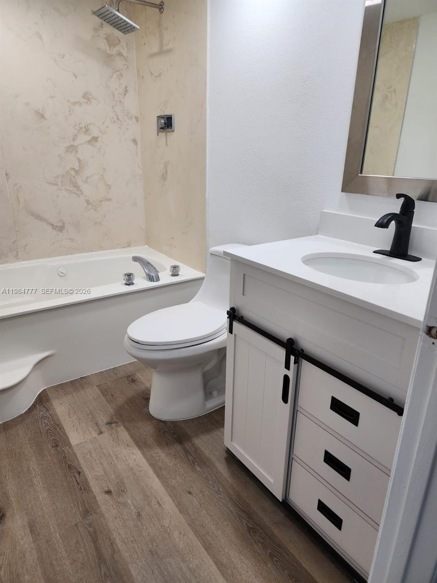 520 Brickell Key Dr #A1517 Miami, FL 33131